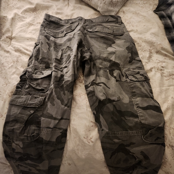 Wrangler camo pants size 30x32 - Picture 2 of 4